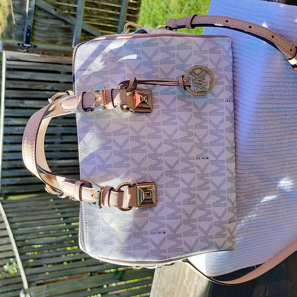 Beautiful Michael kors purse